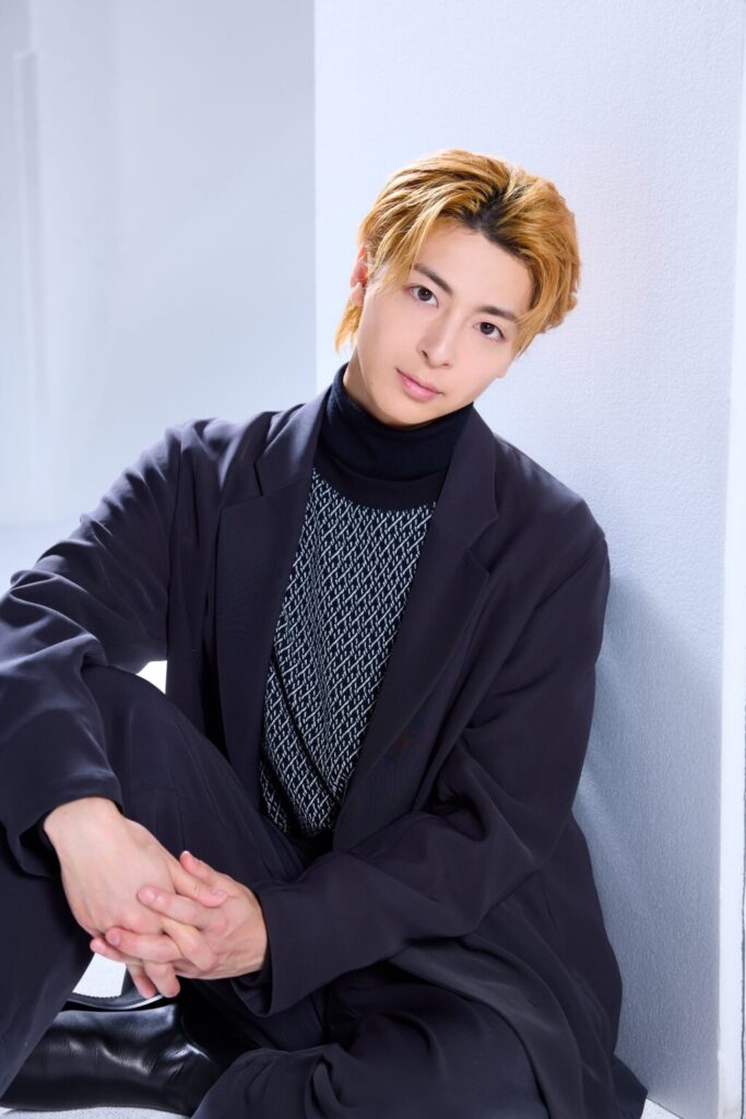 12953e817f41ce33ecaaeb47d1724e76 683x1024 - 高杉真宙インタビュー